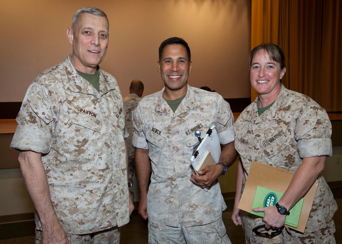 The Assistant Commandant of the U.S. Marine Corps, Gen. John M. Paxton, Jr., left, poses for a photo while visiting Marine Corps Forces Central Command at MacDill Air Force Base, Tampa, Fla., May 5, 2015. (U.S. Marine Corps photo by Cpl. Tia Dufour/Released)