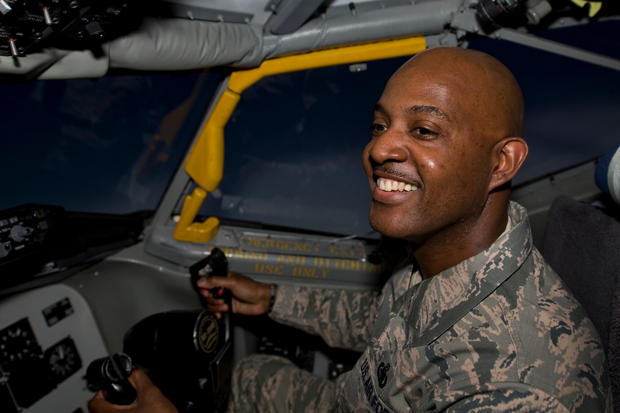 Chief Master Sgt. Cameron Kirksey, Air Force Reserve Command command chief master sergeant, flies a KC-135R Stratotanker flight simulator during a visit to Grissom Air Reserve Base, Ind., May 2, 2015. During the visit, Kirksey also spoke to Grissom Airmen to thank them for their service to the nation. (U.S. Air Force photo/Tech. Sgt. Benjamin Mota)