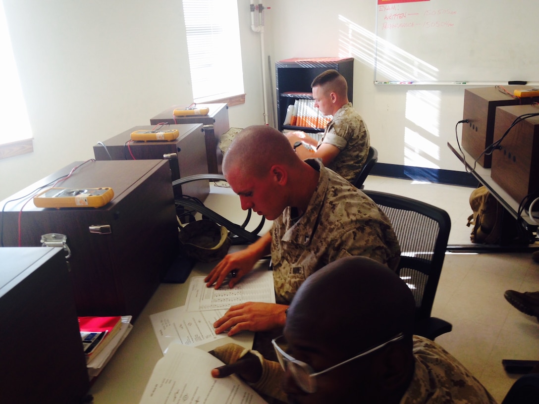 Marines from BEEEST 6-15 learn about AC/DC theory.