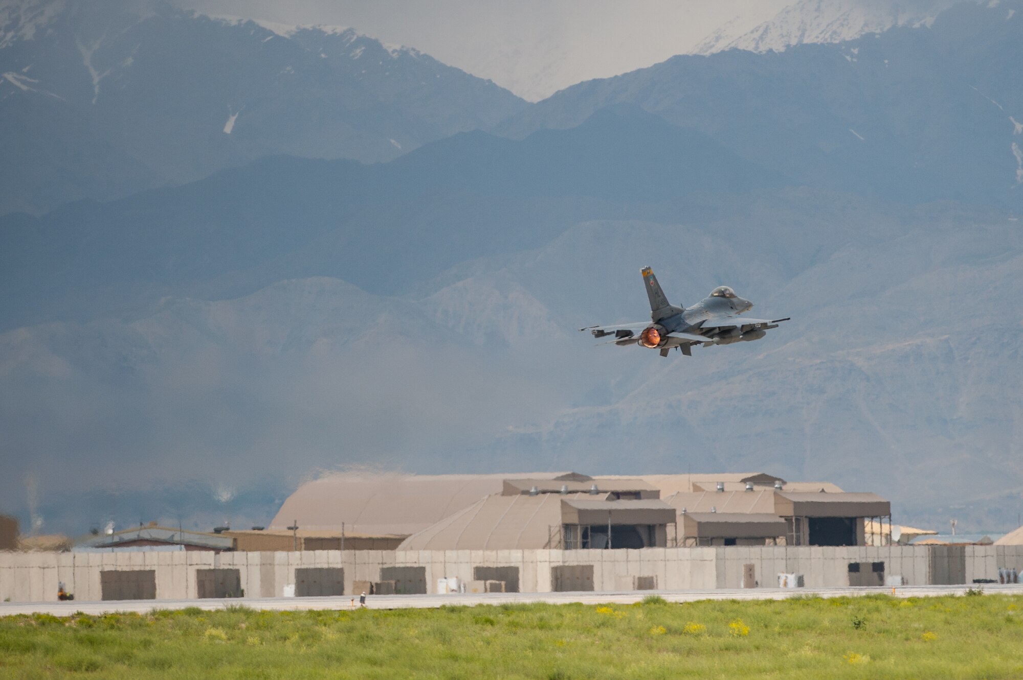 An F-16 Fighting Falcon aircraft, assigned to the 4th Fighter Squadron from Hill Air Force Base, Utah, takes flight April 30, 2015 at Bagram Airfield, Afghanistan. The “Fuujins” of the 4th FS provided decisive airpower to ground commanders in Afghanistan throughout their six month deployment, flying more than 8,000 hours in the F-16 in support of operations Enduring Freedom and Freedom’s Sentinel. (U.S. Air Force photo by Tech. Sgt. Joseph Swafford/Released)