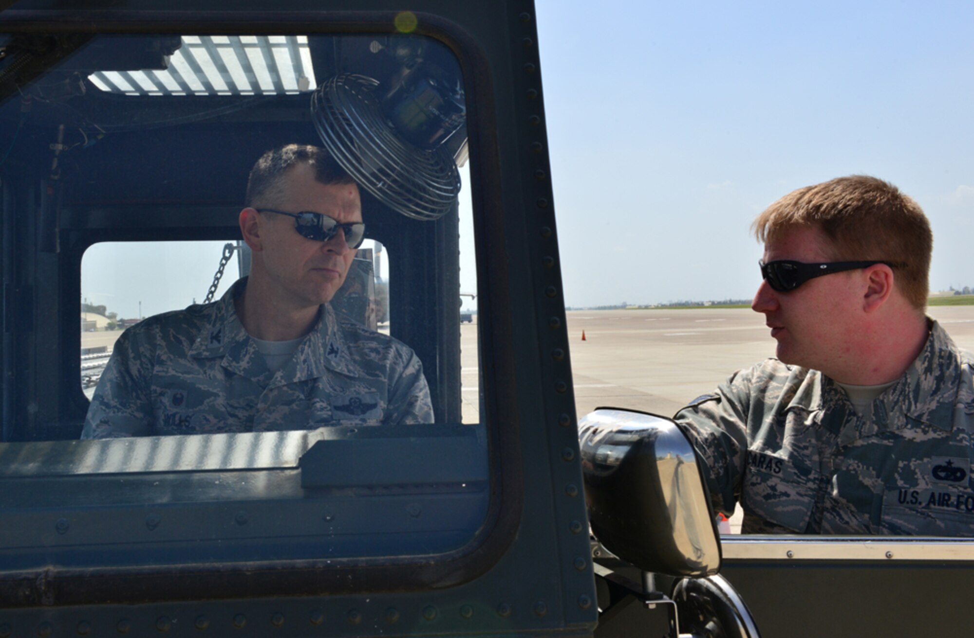Staff Sgt. Earnest Caras, 728th Air Mobility Squadron passenger service technician, briefs Col. Craig Wills, 39th Air Base Wing commander, during a unit visit as part of the commander’s Out Connecting with Airmen Program April 30, 2015, at Incirlik Air Base, Turkey. Each week, Wills meets with Airmen from different units and offices across Team Incirlik to better understand their jobs. (U.S. Air Force photo by Senior Airman Michael Battles/Released) 