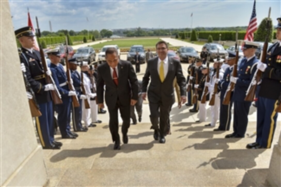 U.S. Defense Secretary Ash Carter hosts an honor cordon to welcome Indonesian Defense Minister Ryamizard Ryacudu to the Pentagon, May 12, 2015. Carter and his Indonesian counterpart met to discuss mutual interests in the Asia-Pacific region.
