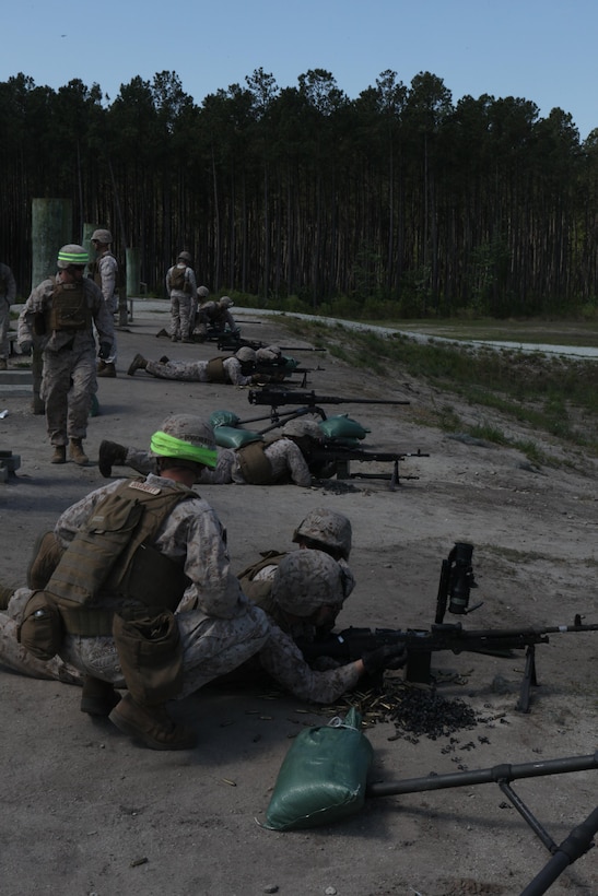 Marines with the Machine Gunner’s Course fire M240B medium machine guns during a live-fire exercise aboard Camp Lejeune, N.C., April 23, 2014. 21 Splitting into teams of two, the Marines fired the M249 squad automatic weapon light machine gun, M240B medium machine gun, and the M2 .50-caliber heavy machine gun. (U.S. Marine Corps photo by Pfc. David N. Hersey)