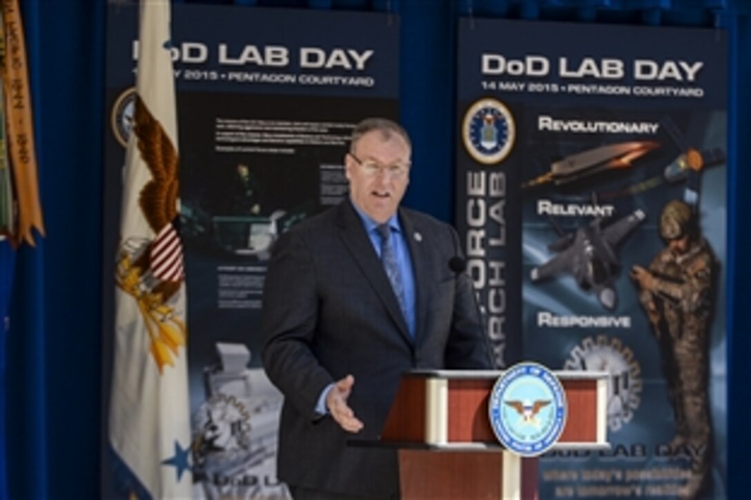 Deputy Defense Secretary Bob Work speaks at the Defense Department's first Lab Day at the Pentagon, May 14, 2015.