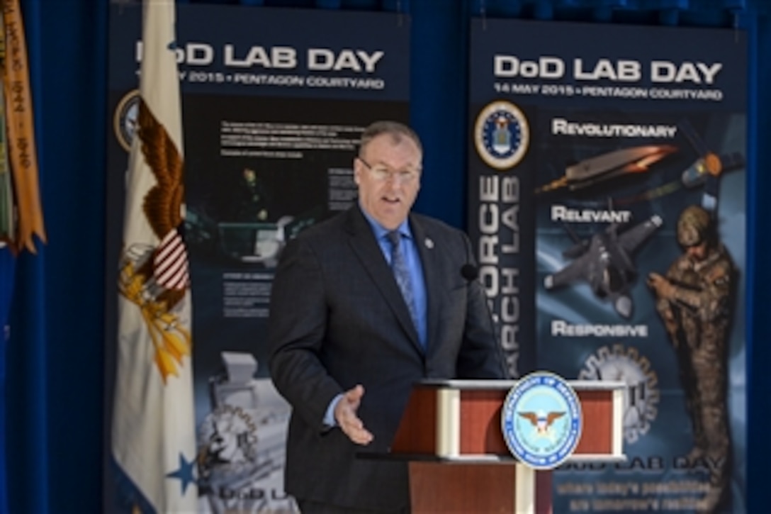 Deputy Defense Secretary Bob Work speaks at the Defense Department's first Lab Day at the Pentagon, May 14, 2015.