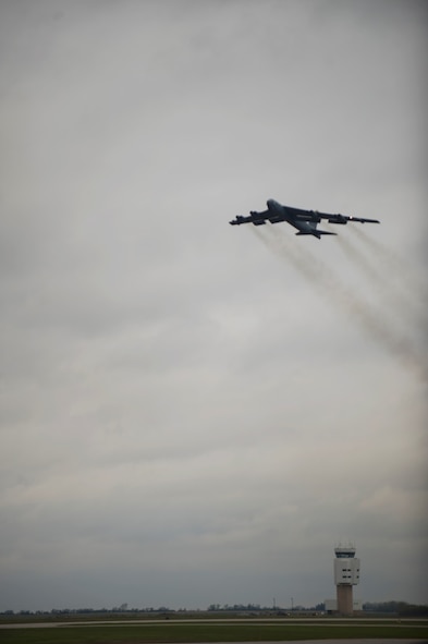 A B-52H Stratofortress takes off during a Constant Vigilance rapid launch exercise at Minot Air Force Base, N.D., May 13, 2015. The B-52s participated in a rapid launch exercise during Constant Vigilance. Air Force Global Strike Command conducts training operations and exercises on a regular basis to ensure its forces are ready to perform nuclear deterrence operations and long-range strike missions if and when called upon to do so. (U.S. Air Force photo/Airman 1st Class Christian Sullivan)