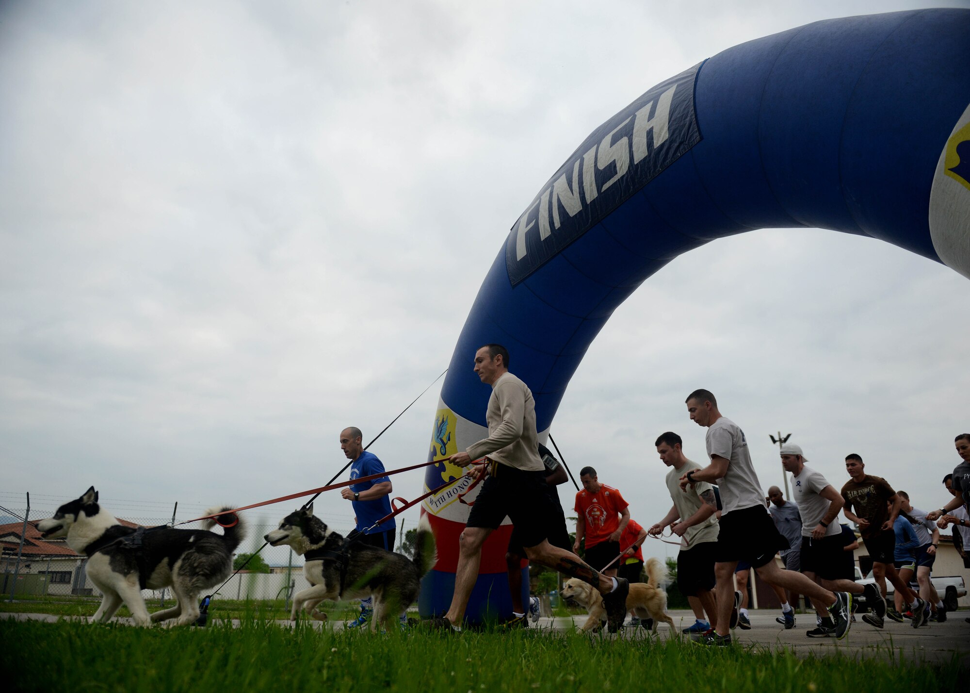 U.S. Air Force Airmen start a “cops and robbers” 5k run during Police Week, May 12, 2015, at Aviano Air Base, Italy.  During the week, ceremonies, memorials and other events took place to honor the men and women who have served in the line of duty.  (U.S. Air Force photo by Staff Sgt. Evelyn Chavez /Released)