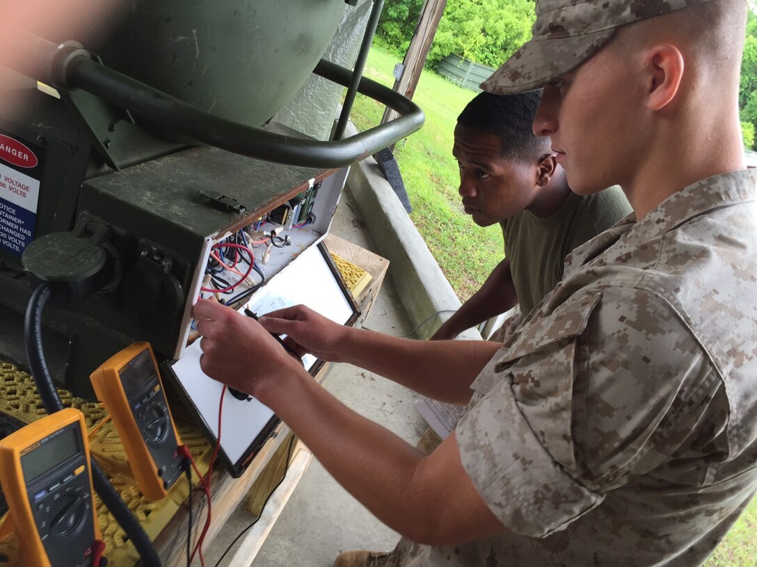 Marines from BEEEST 5-15 conduct practical application on an M-80.
