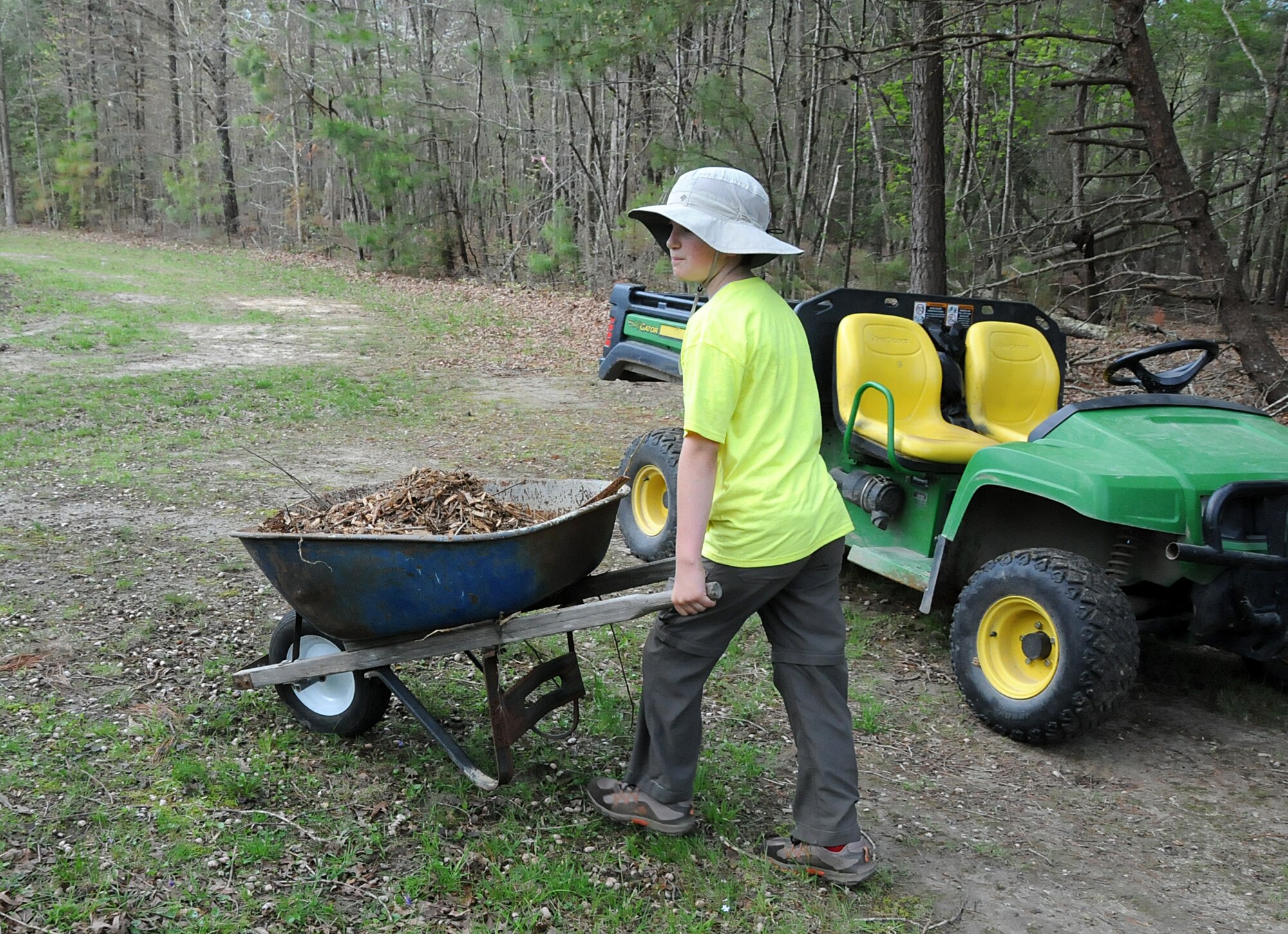 Virginia military members from the 192nd Fighter Wing, 203rd Red Horse Squadron, and the Virginia Army National Guard, and their families volunteered April 18, 2015, to help clean and improve York River State Park in Williamsburg. The families served in honor of the Month of the Military Child as they cleared waste and spread fresh mulch on the playground and around selected trees. (U.S. Air National Guard photo by Airman 1st Class Johnisa B. Roberts/Released)
