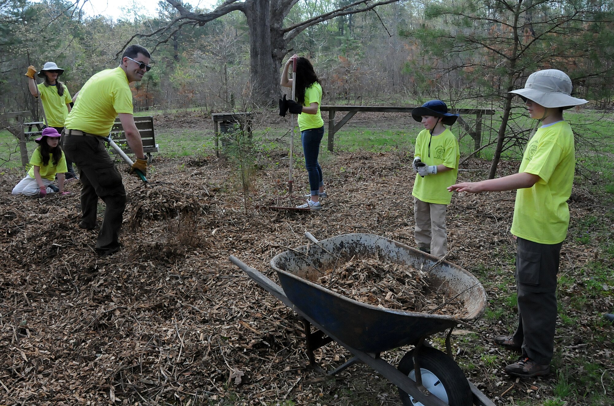 Virginia military members from the 192nd Fighter Wing, 203rd Red Horse Squadron, and the Virginia Army National Guard, and their families volunteered April 18, 2015, to help clean and improve York River State Park in Williamsburg. The families served in honor of the Month of the Military Child as they cleared waste and spread fresh mulch on the playground and around selected trees. (U.S. Air National Guard photo by Airman 1st Class Johnisa B. Roberts/Released)
