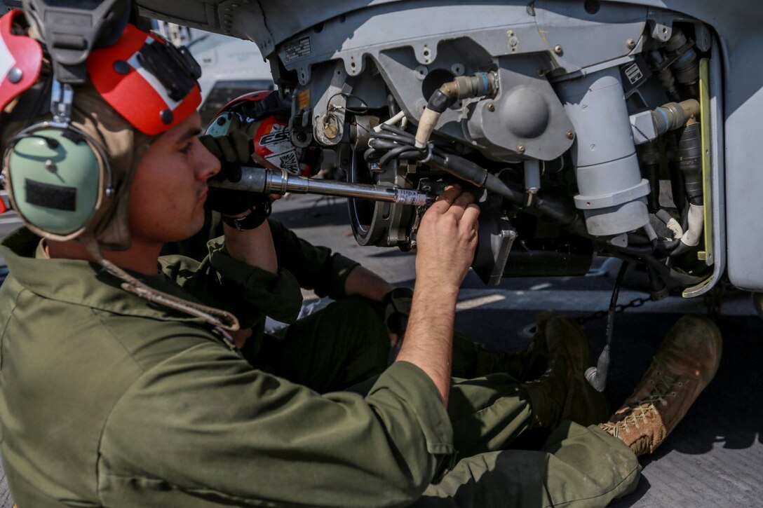 U.S. Marine Cpl. Kyle M. Heavey mounts an M197 20 mm automatic Gatling gun on an AH-1Z Viper aboard the USS Anchorage (LPD-23) at sea in the Pacific Ocean, May 14, 2015. Heavey is an aviation ordnance technician with Marine Medium Tiltrotor Squadron 161 (Reinforced), 15th Marine Expeditionary Unit. The Marines and Sailors of the 15th MEU constantly perform maintenance on their equipment to maintain a constant state of combat readiness while deployed. (U.S. Marine Corps photo by Cpl. Steve H. Lopez/ Released)
