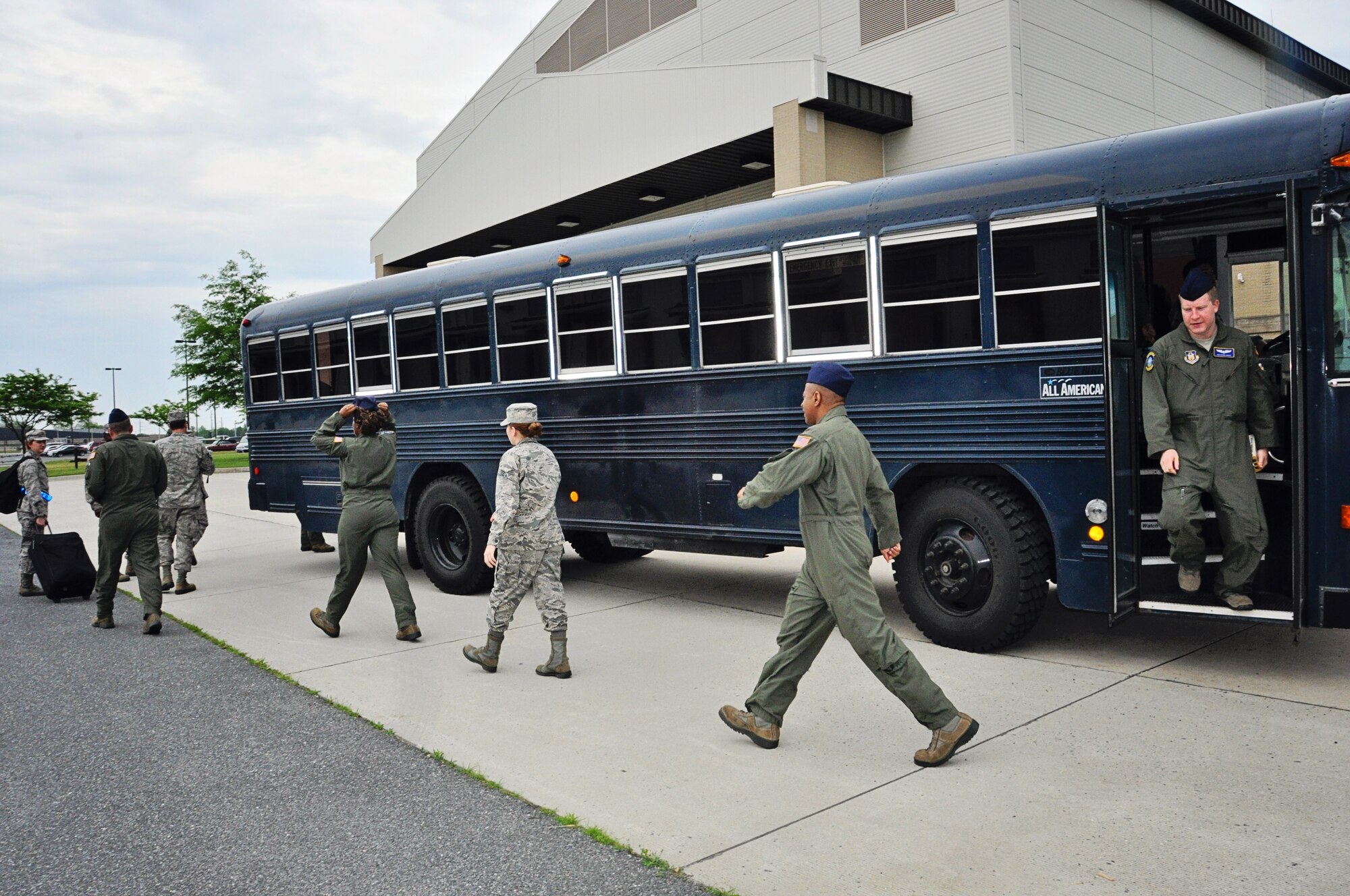 Reservists from the 512th Airlift Wing disembark a bus at the Mobility Processing Center May 17, 2015, as part of a deployment exercise on Dover Air Force Base, Del. The wing sampled the wing’s readiness capability by evaluating the individual preparedness of about 60 reservists from varying career fields. (U.S. Air Force photo/Master Sgt. Veronica Aceveda)