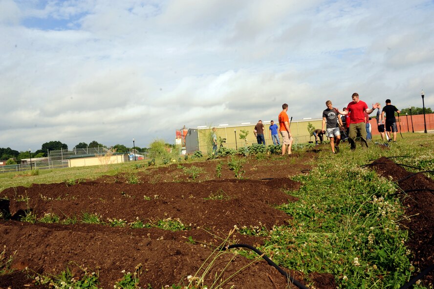 Squadron Officer School students voluntarily built a garden for Carver High School’s culinary arts class, May 16, 2015 in Montgomery, Alabama. The garden will not only teach the high school students how to grow food, but will provide them with the opportunity to use fresh vegetables in the dishes they prepare during class. (U.S. Air Force photo by Airman 1st Class Alexa Culbert/Cleared)