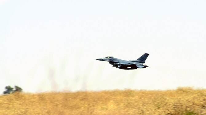 A U.S. Air Force F-16 Fighting Falcon assigned to the 480th Fighter Squadron in Spangdahlem, Germany, takes off at Ben Guerir Air Base, Morocco, May 13, 2015. The jet is one of six aircrafts deployed in support of Exercise African Lion 15. This is the first year the U.S. Air Force has participated in the combined joint training engagement led by U.S. Marine Forces Europe and Africa.  (U.S. Air Force photo by Staff Sgt. Eboni Reams)