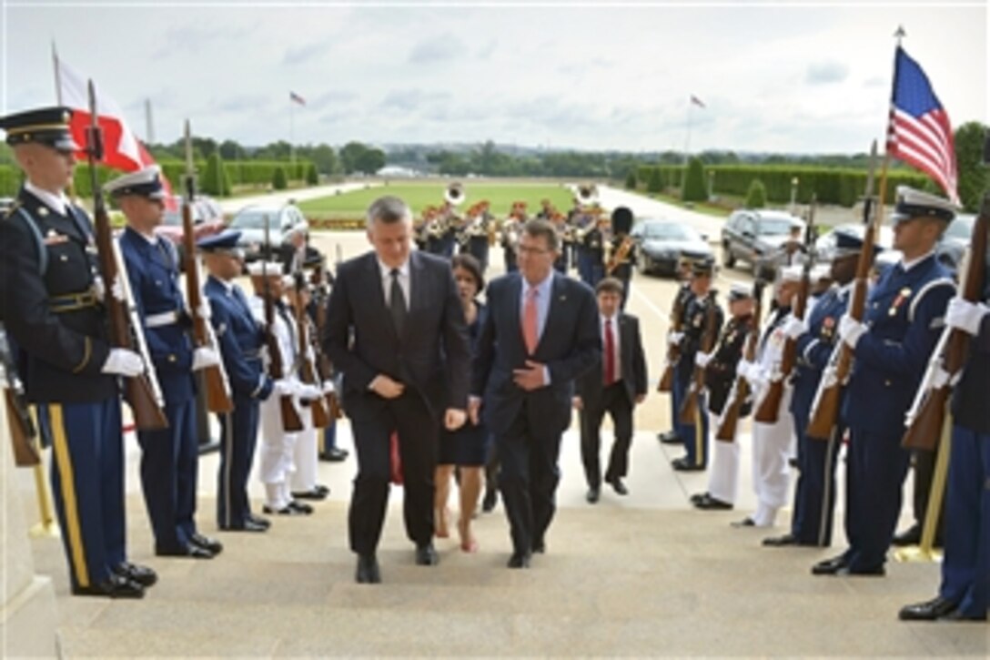U.S. Defense Secretary Ash Carter, right, hosts an honor cordon to welcome Polish Defense Minister Tomasz Siemoniak to the Pentagon, May 19, 2015. The two defense leaders met to discuss matters of mutual importance.