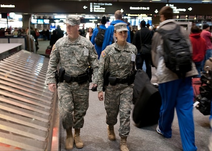 Army Staff Sgt. Jason Steele and Army Pvt. Chelsea Neil, 72nd Military
Police Company, patrol the baggage claim area at McCarran International
Airport in Las Vegas during the annual Vigilant Sentinel exercise. This is
the ninth year Nevada Guardsmembers have trained with civilian authorities
during the New Year's holiday.