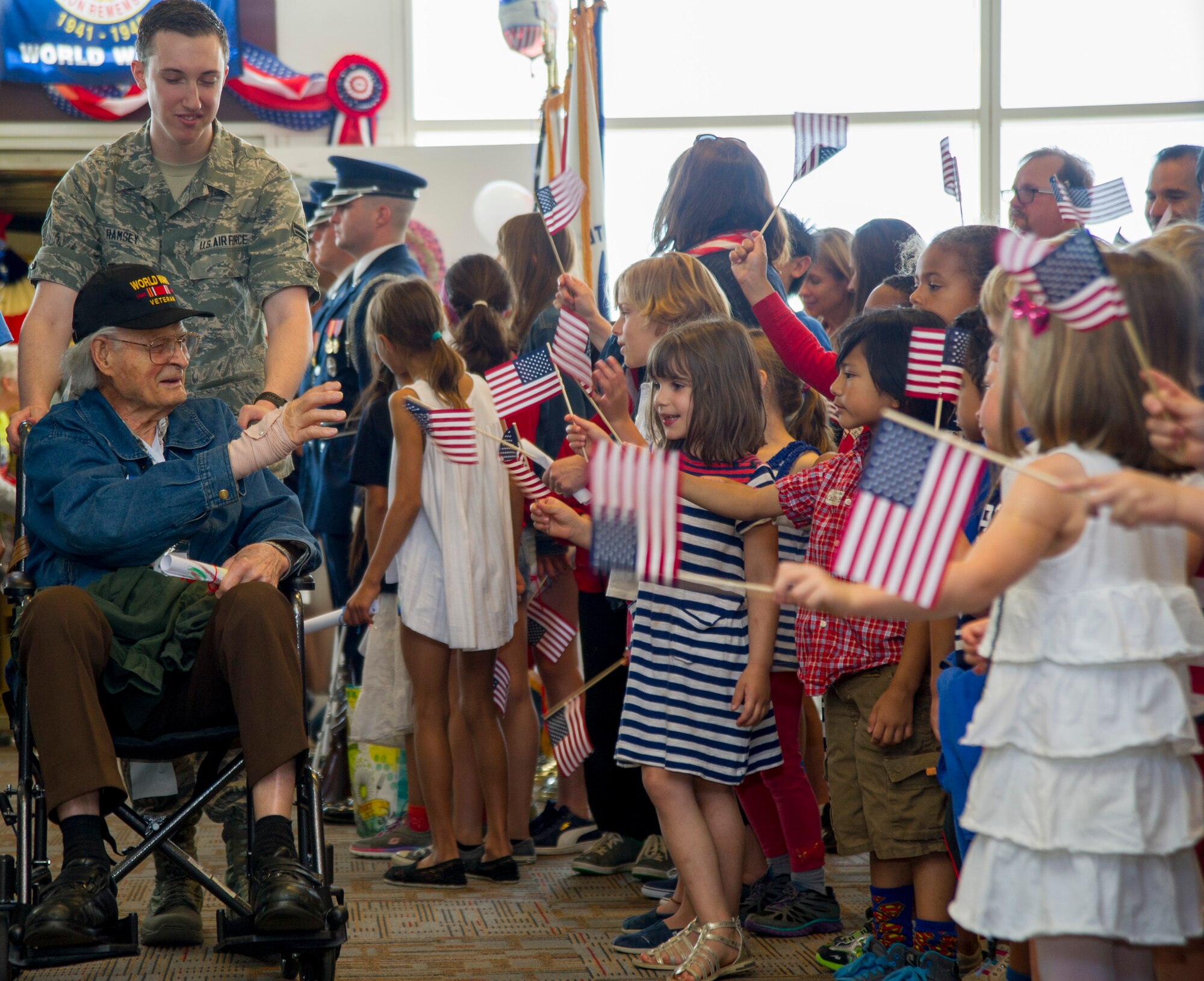 Francis Scott Key Elementary School children greet veterans from the Northeast Indiana Honor Flight at Ronald Reagan Washington National Airport in Arlington, Va., May 20, 2015. This marks the 400th Honor Flight by U.S. Airways. (U.S. Air Force photo/Airman 1st Class Ryan J. Sonnier)