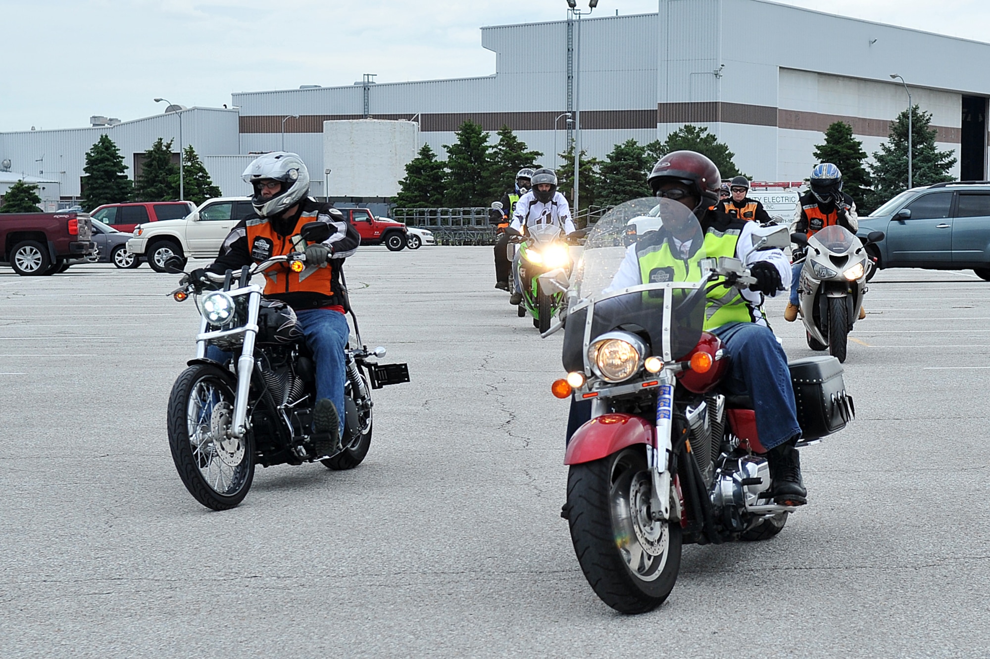After completing the training required to satisfy DOD regulations outlined in AFI 91-207, members of the 55th Aircraft Maintenance Squadron begin a group ride to practice their skills and build comradery with their fellow Airmen. The mentorship ride is the final step in the DOD approved refresher course. Offutt’s 55th AMXS decided to hold the training on the Comprehensive Airman Fitness Day on Offutt AFB, Neb., May 15. (U.S. Air Force photo by Charles J. Haymond/Released)