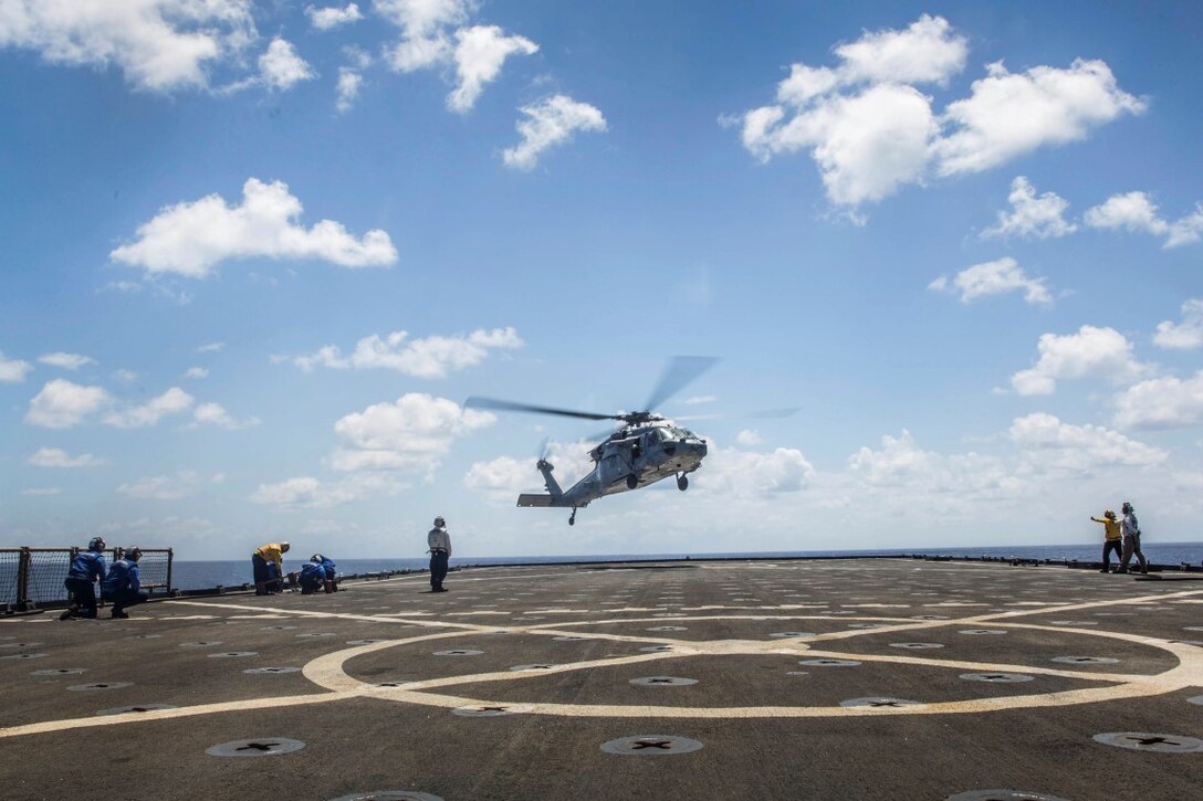An MH-60 Seahawk with the Essex Amphibious Ready Group, prepares to land on the flight deck of the USS Rushmore (LSD 47) at sea in the Pacific Ocean, May 16, 2015. (U.S. Marine Corps photo by Sgt. Emmanuel Ramos/Released)
