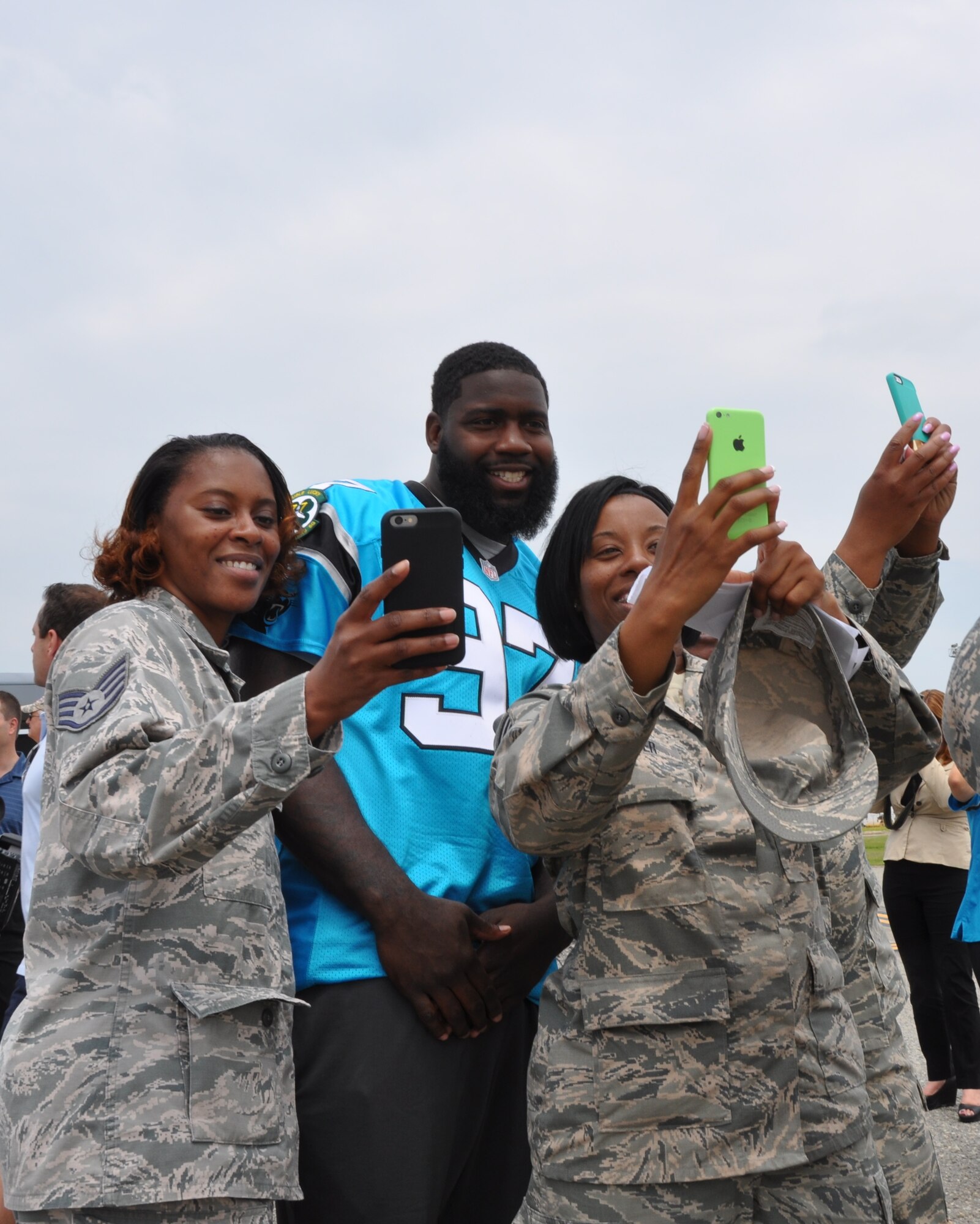 916th Air Refueling Wing Airmen pose for selfies with Carolina Panthers player Mario Addison at Seymour Johnson Air Force Base, North Carolina, May 15, 2015. Members of the Panthers organization toured base facilities, signed autographs and met with fans as part of the Wings Over Wayne Airshow kick-off festivities. (USAF photo by Master Sgt. Wendy Lopedote, 916ARW/PA)