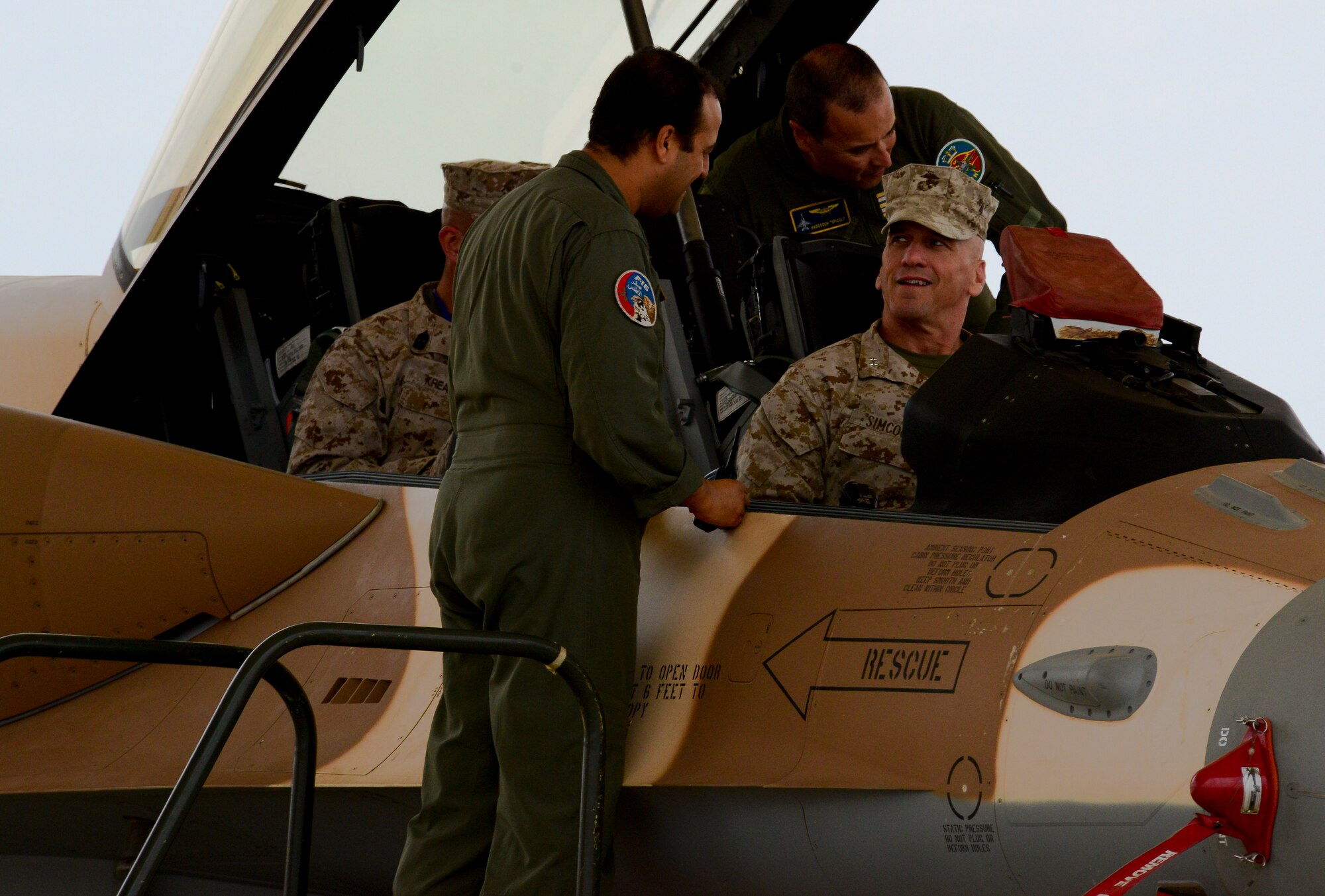 A Royal Moroccan Air Force pilot gives Maj. Gen. Richard Simcock, Exercise African Lion 15 Joint Task Force commander, a tour of a RMAF F-16 Fighting Falcon aircraft at Ben Guerir Air Base, Morocco, May 19, 2015. RMAF pilots are partnering with U.S. Air Force pilots in African Lion to familiarize operational tactics and strengthen partnerships. African Lion is the largest Department of Defense exercise in Africa encompassing over six different nation’s militaries as well as a total force participation in the air training exercise. (U.S. Air Force photo by Staff Sgt. Eboni Reams/Released)