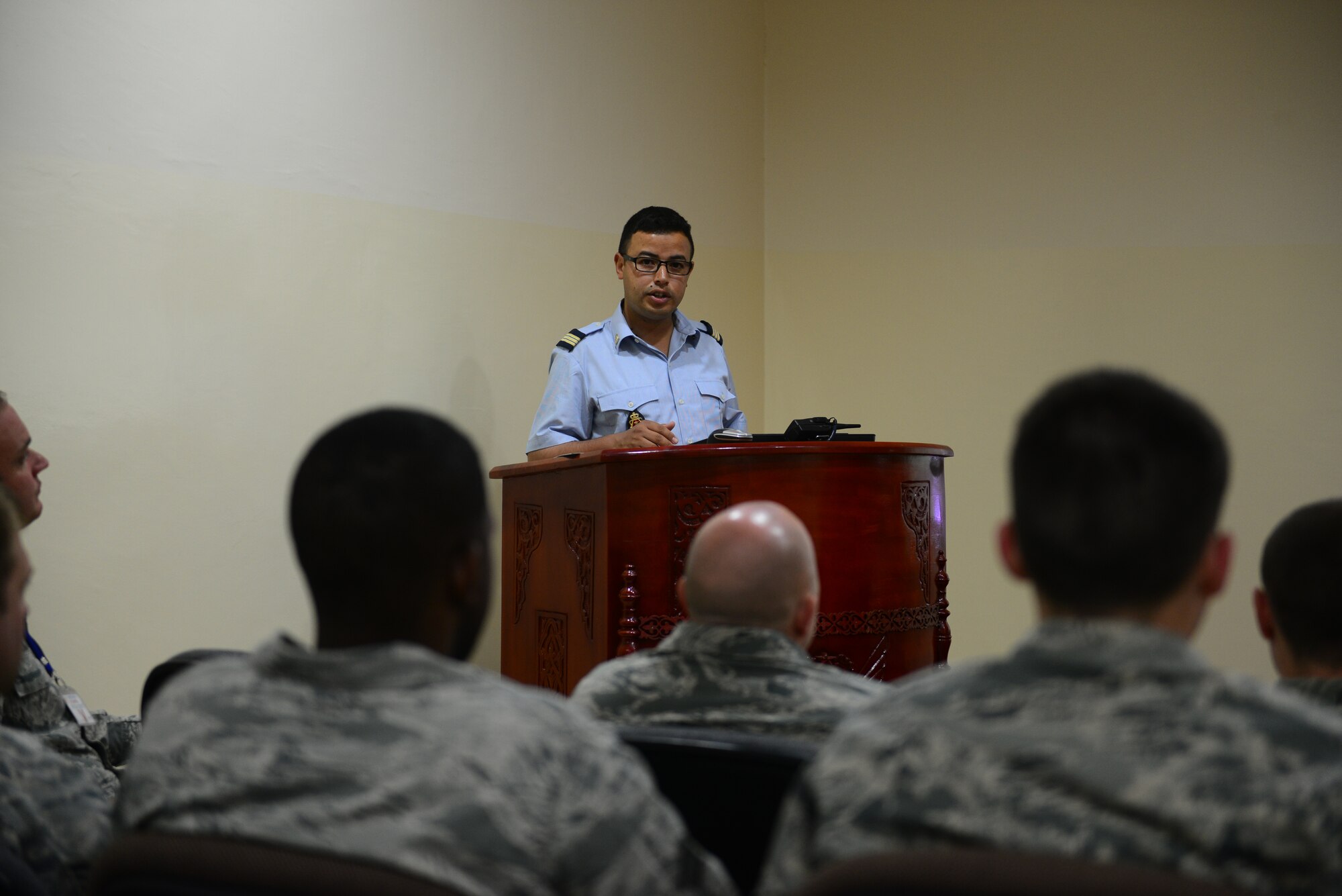 A Royal Moroccan Air Force officer teaches a history and cultural class to U.S. Air Force Airmen during Exercise African Lion at Ben Guerir Air Base, Morocco, May 19, 2015. This class included important events in RMAF history and lessons on cultural traditions and sensitivities. African Lion is a joint coalition exercise led by U.S. Marine Forces Europe and Africa with a mission of building partnerships and maximizing interoperability with allies. (U.S. Air Force photo by Staff Sgt. Eboni Reams/Released)