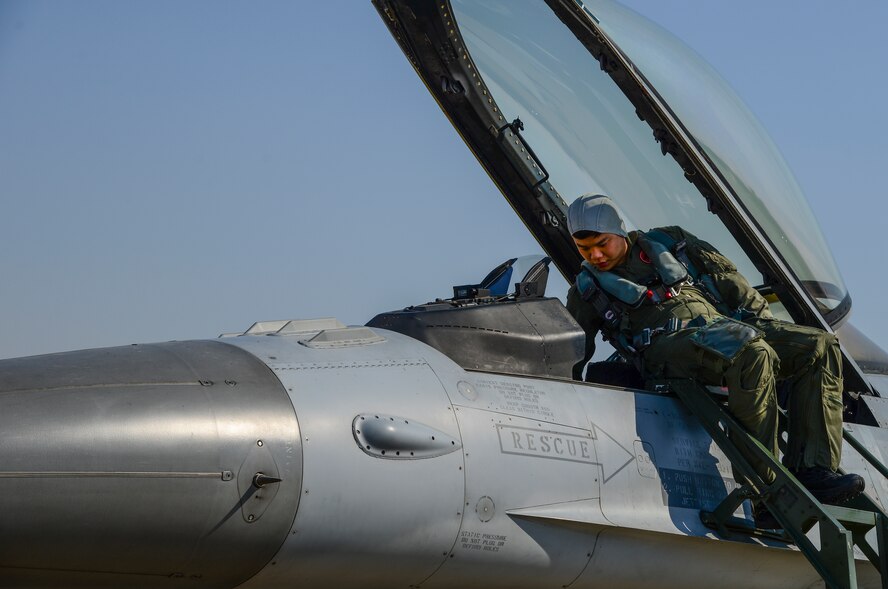 A Republic of Korea air force pilot prepares to get into an F-16 Fighting Falcon during Buddy Wing 15-3 March 25, 2015, at Osan Air Base, ROK. The program is an opportunity for U.S. Air Force and ROKAF pilots to interact during a smaller scale exercise. (U.S. Air Force photo by Senior Airman Matthew Lancaster)