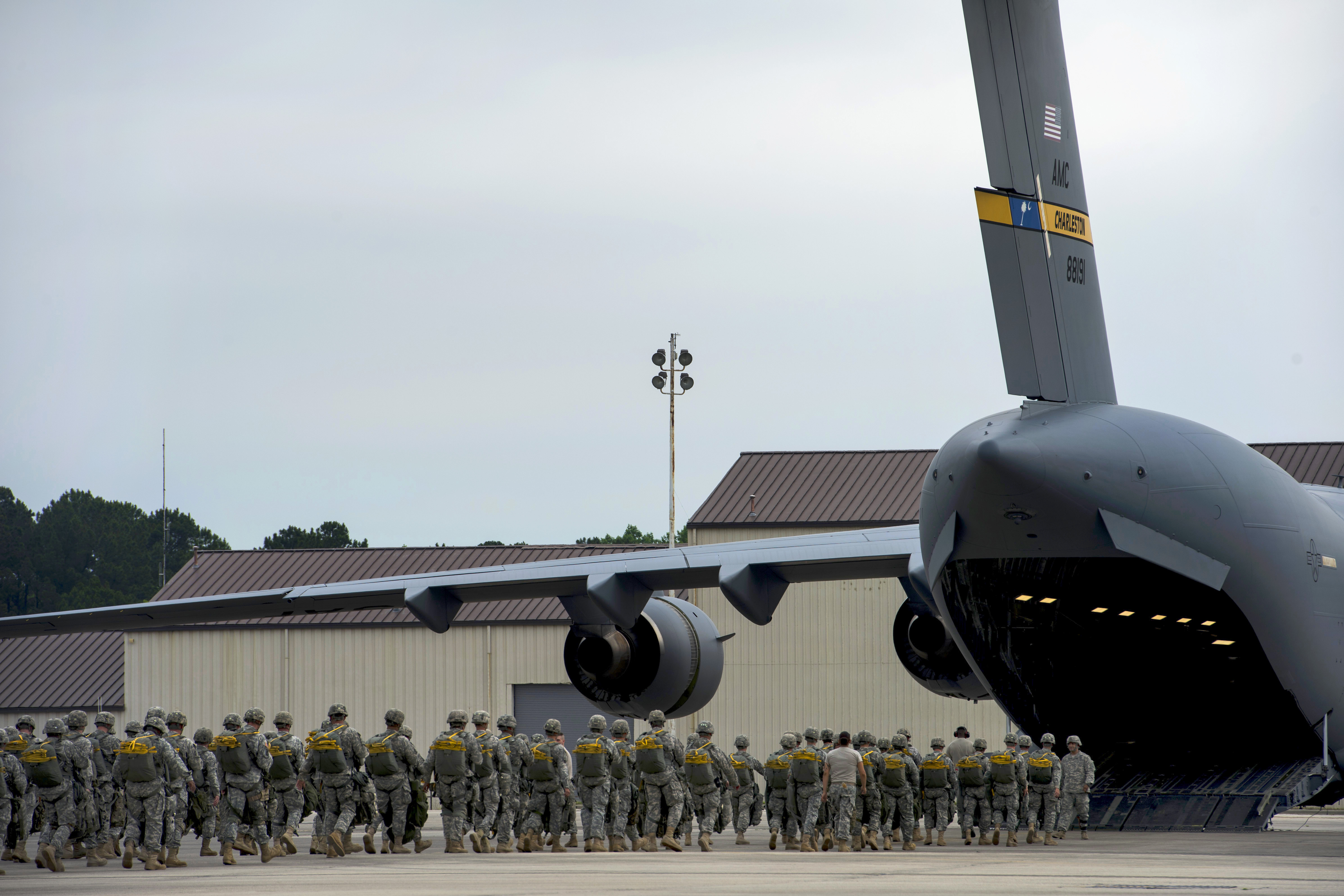Soldiers Board An Air Force C 17 Globemaster Iii For An