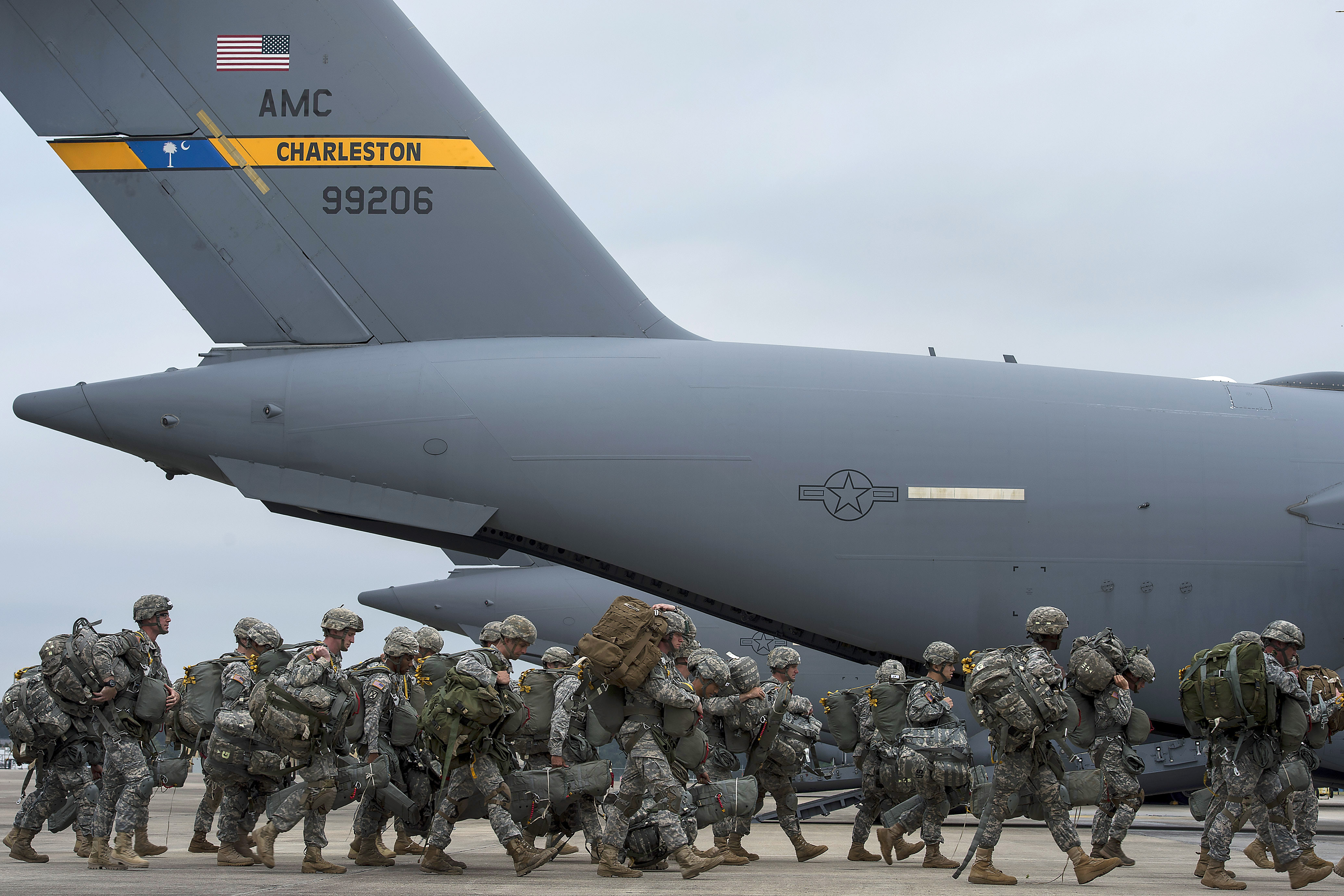 Soldiers Prepare To Board An Air Force C 17 Globemaster Iii