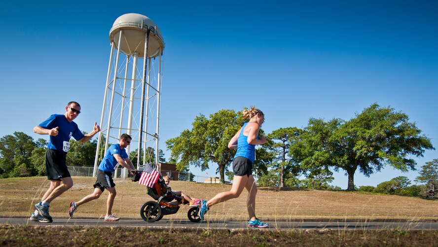 Mike Weaver, 919th Special Operations Wing, and other runners climb up the final hill toward the finish line during the 30th Anniversary Memorial Gate to Gate run May 23 at Eglin Air Force Base, Fla.  More than 1,500 participated in this year’s event.  (U.S. Air Force photo/Samuel King Jr.)