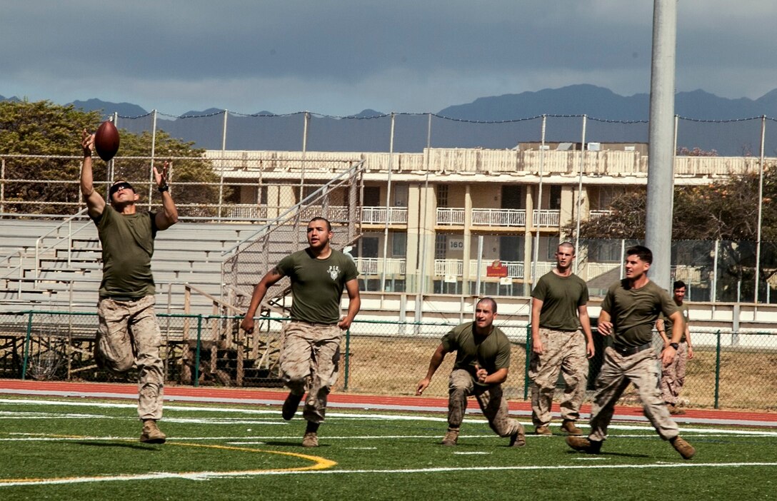 U.S. Marines with Lima Company, Battalion Landing Team 3rd Battalion, 1st Marine Regiment, 15th Marine Expeditionary Unit, compete in an ultimate football game aboard Marine Corps Base, Hawaii, May 19, 2015. The Marines with the 15th MEU are currently on a seven-month deployment through the Pacific and Central Command areas. (U.S. Marine Corps photo by Cpl. Elize McKelvey/Released)