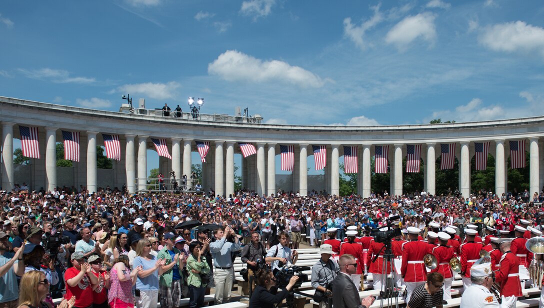 Observers cheer for those who died in service to their country during the Memorial Day address by U.S. President Barack Obama, on Memorial Day, Monday, May 25, 2015, at Arlington National Cemetery in Arlington, Va. (DoD photo by Mass Communication Specialist 1st Class Daniel Hinton/released)