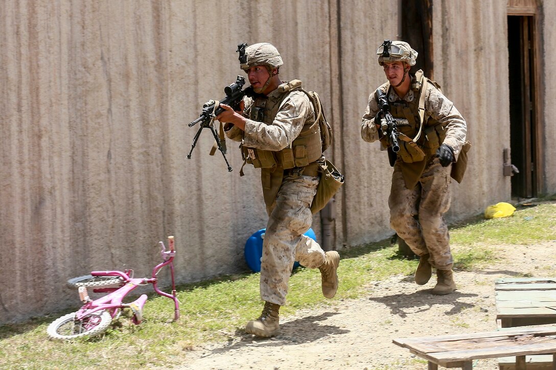 U.S. Marines with India Company, Battalion Landing Team 3rd Battalion, 1st Marine Regiment, 15th Marine Expeditionary Unit, close in on their objective aboard Bellows Air Force Station, Hawaii, May 16, 2015. The Marines of BLT 3/1 used Hawaii’s unique environment and training areas to prepare for possible scenarios in their upcoming deployment. (U.S. Marine Corps photo by Sgt. Jamean Berry/Released)
