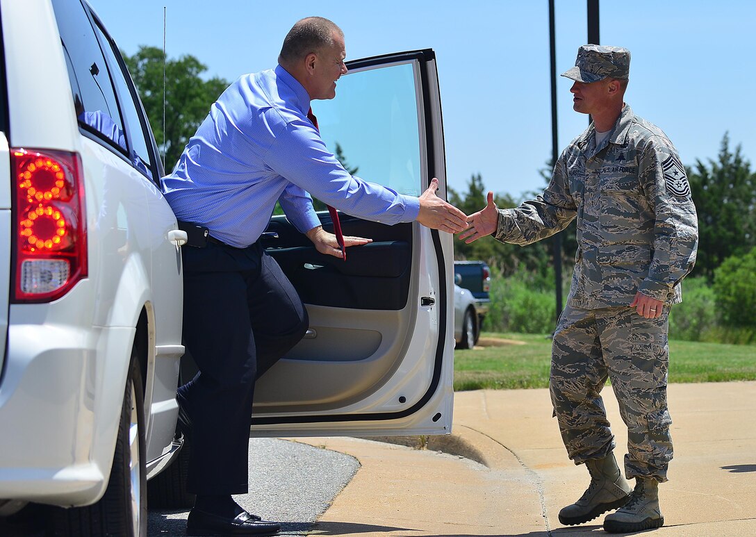 Chief Master Sgt. Mark Hurst, 633rd Air Base Wing command chief, welcomes retired Chief Master Sgt. of the Air Force James Roy to Langley Air Force Base, Va., May 20, 2015. Roy was the 16th CMSAF, and served in the role from 2009-2013. (U.S. Air Force photo by Staff Sgt. Natasha Stannard/Released)