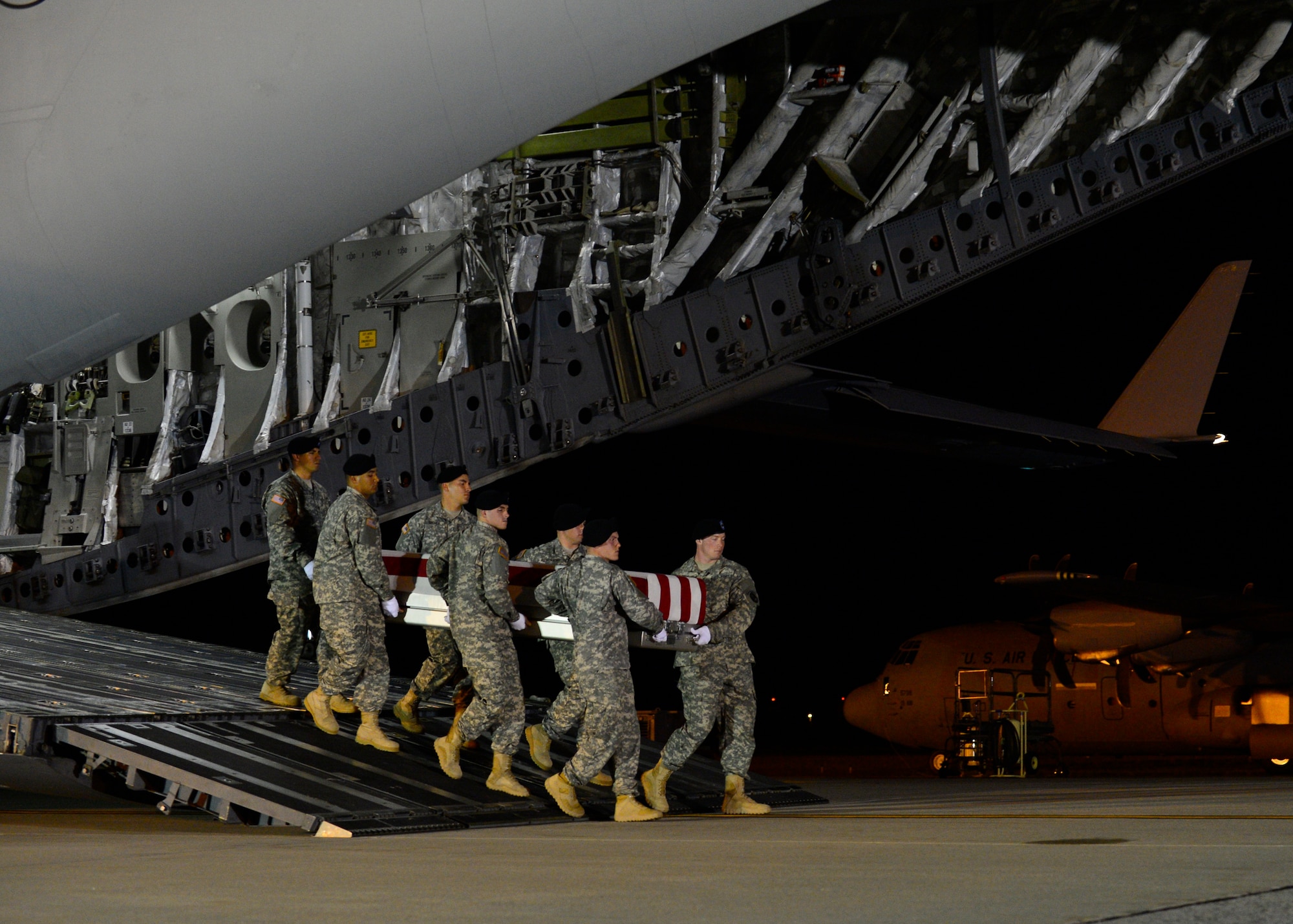 A U.S. Army carry team transfers the remains of Sgt.1st Class Pablo Ruiz, of Melbourne, Fla., during a dignified transfer May 27, 2015, at Dover Air Force Base, Del. Ruiz was assigned to Group Support Battalion, 3rd Special Forces Group, Fort Bragg, N.C.(U.S. Air Force photo/Airman 1st Class William Johnson)