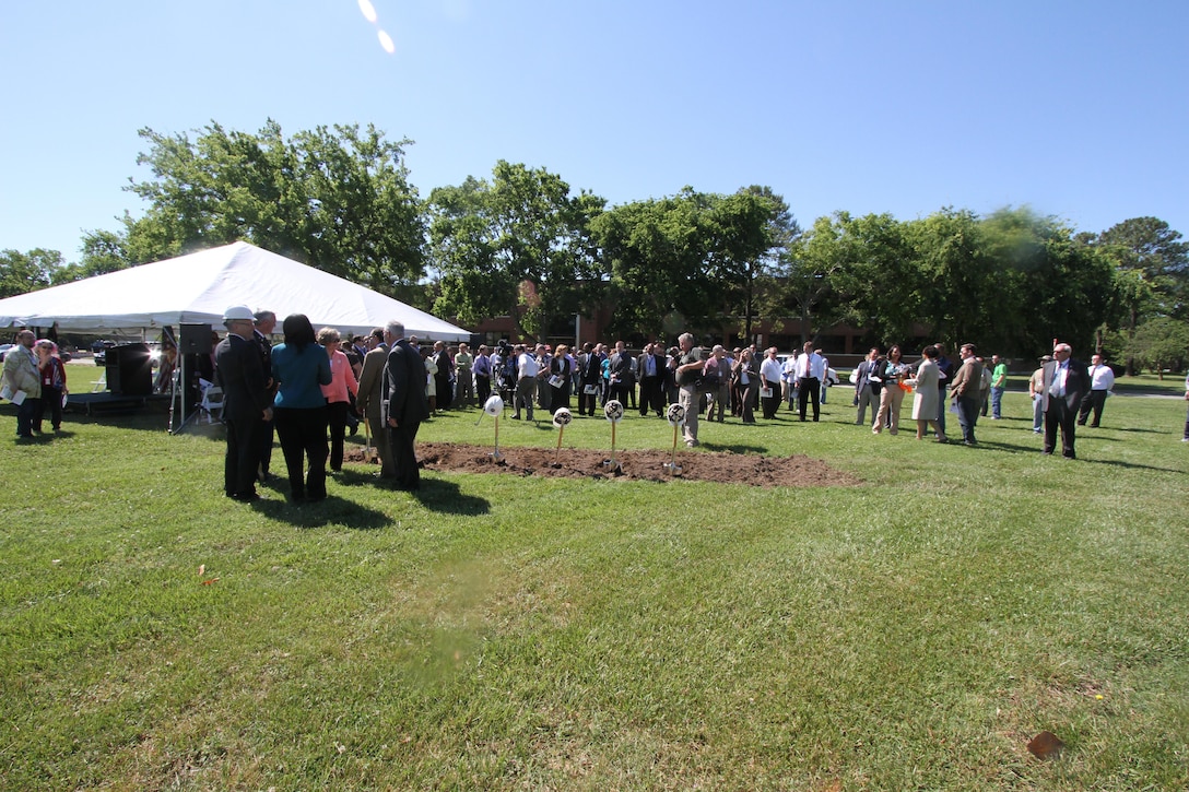 HAMPTON, Va. -- A crowd gathers for the NASA Computational Research Facility groundbreaking at NASA Langley Research Center May 22, 2015. The 40,000-square-foot center; the construction of which will be overseen by the Norfolk District, U.S. Army Corps of Engineers; will provide a consolidated data center and high-density office space. (U.S. Army photo/Kerry Solan)