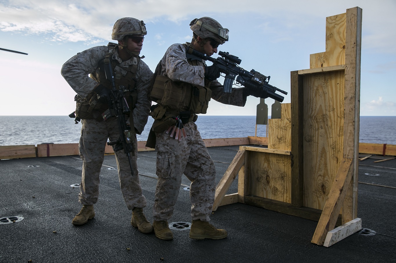 15th MEU Marines practice room-entering procedures