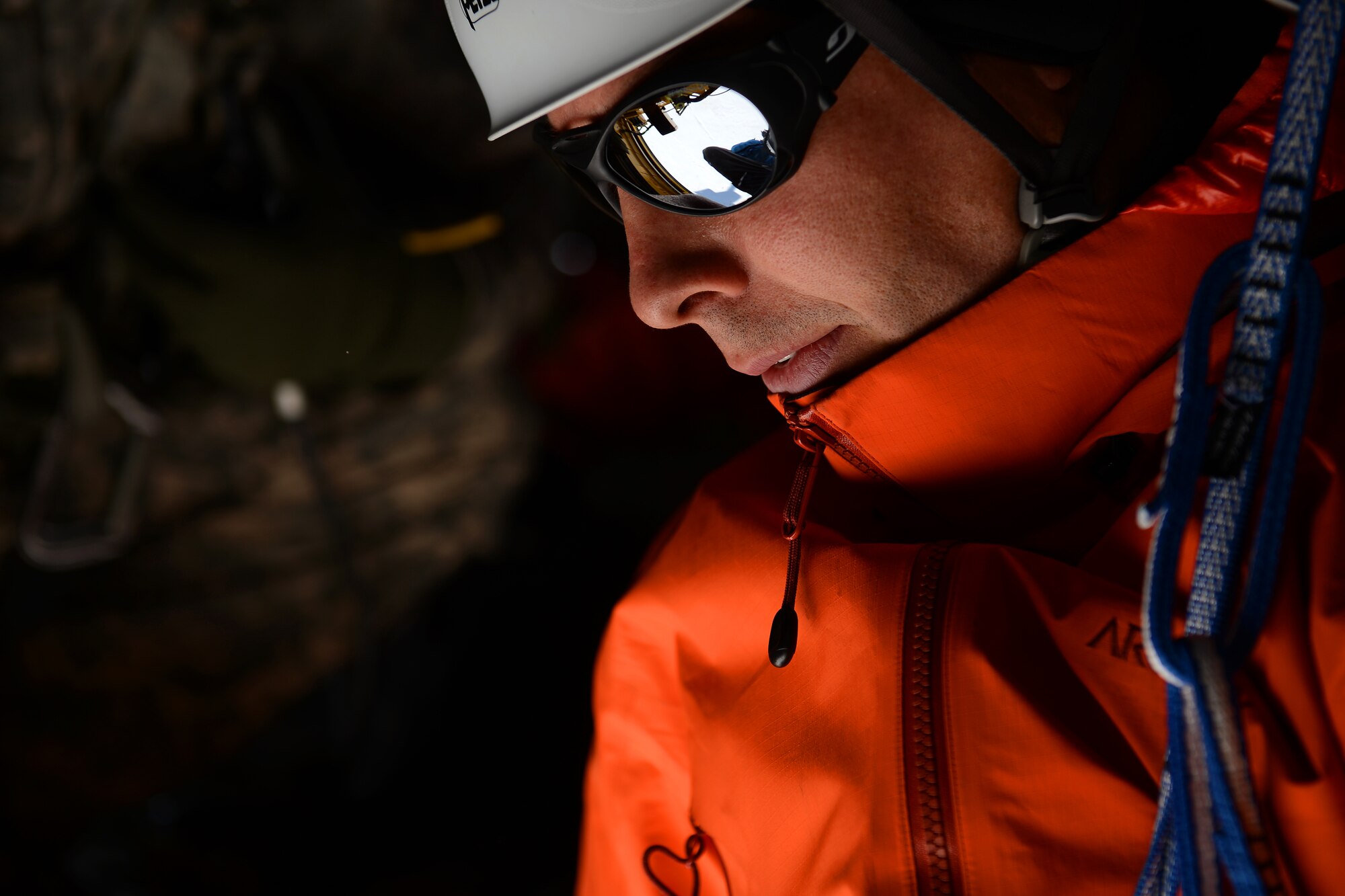 Tech. Sgt. Dean Criswell, 22nd Special Tactics Squadron NCOIC of rescue operations, prepares to be hoisted from a CH-47 Chinook from the 1-214th Aviation Regiment, May 15, 2015 on Mount Rainer, Wash. Criswell is part of a mountain rescue team made up of the National Parks Service, Army Reserve and the 22nd STS. (U.S. Air Force photo by Staff Sgt. Tim Chacon) 