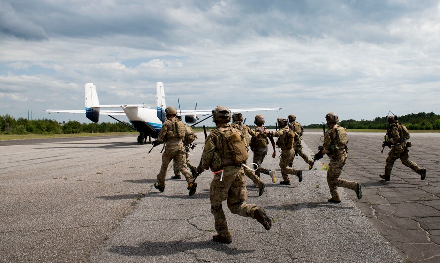 Special Tactics Airmen from the Special Tactics Training Squadron, 24th Special Operations Wing, Hurlburt Field, Fla., secure the runway to load a passenger in the back of a Duke Field C-145 at Eglin Range, Fla., April 23, 2015. The STTS delivers advanced and special tactics skills to a wide variety of joint special operations career fields, including combat controllers and special tactics pararescuemen. (U.S. Air Force photo/ Tech. Sgt. Jasmin Taylor)