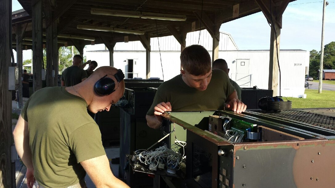 Marines from BEEEST 5-15 conduct practical application on a medium tactical generator.