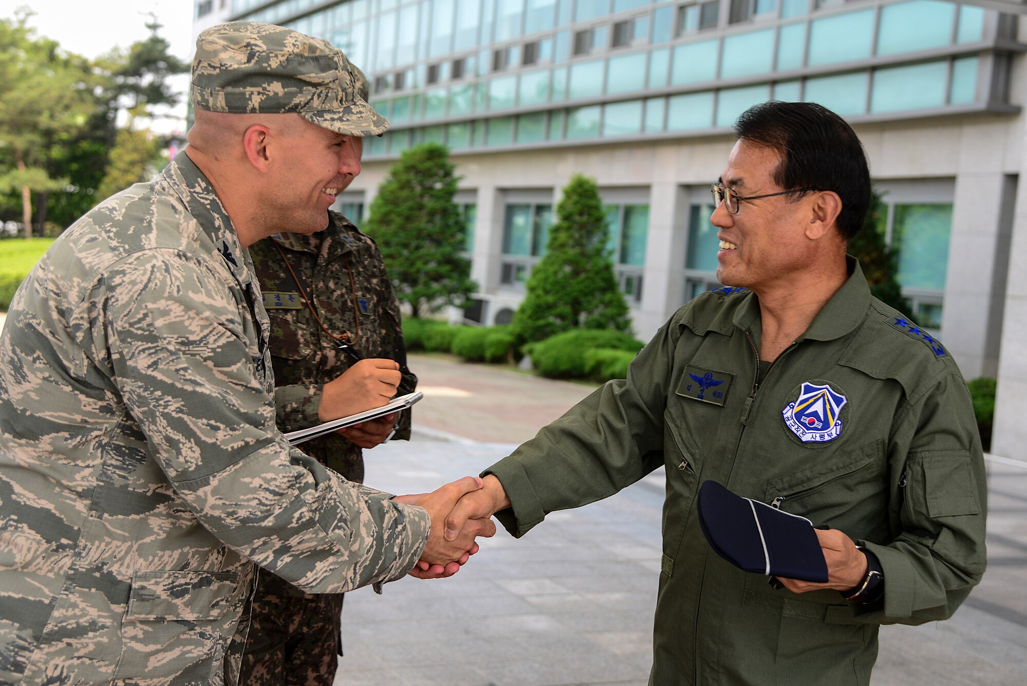Col. Brook Leonard, 51st Fighter Wing commander, greets Republic of Korea air force Lt. Gen. Jeong Sig Kim, ROKAF Operations Command commander, during an immersion tour of the 51st FW, May 28, 2015, at Osan Air Base, ROK. Lt. Gen. Kim learned about what the 51st FW does for Osan as well as its capabilities in the ROK. (U.S. Air Force photo by Senior Airman Matthew Lancaster)