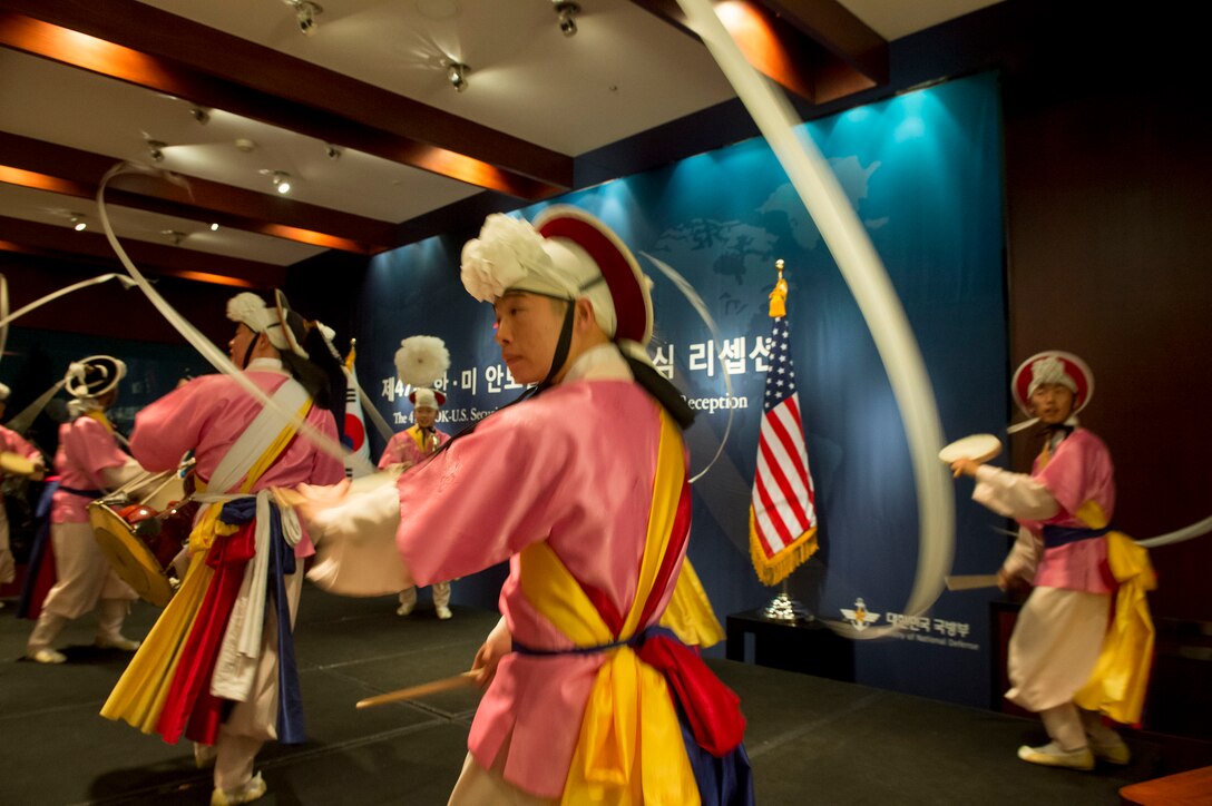 A South Korean dance group performs a traditional dance during the 47th U.S.-South Korea Security Consultative Meeting reception in Seoul, South Korea, Nov. 1, 2015. DoD photo by Air Force Senior Master Sgt. Adrian Cadiz