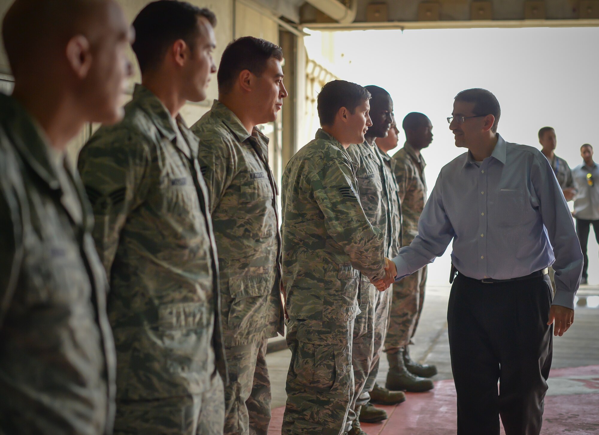 U.S. Ambassador to Israel, Daniel Shapiro, meets with Airmen from the 493rd
Aircraft Maintenance Unit, at Uvda Air Force Base, Israel, Oct. 26, 2015.
Ambassador Shapiro visited U.S. participants in the Israeli air force's Blue
Flag exercise, which provided an opportunity for the IAF to train with their
allies and strengthen bonds between partner nations. (U.S. Air Force photo
by 2nd Lieutenant Kellie Rizer/Released)

