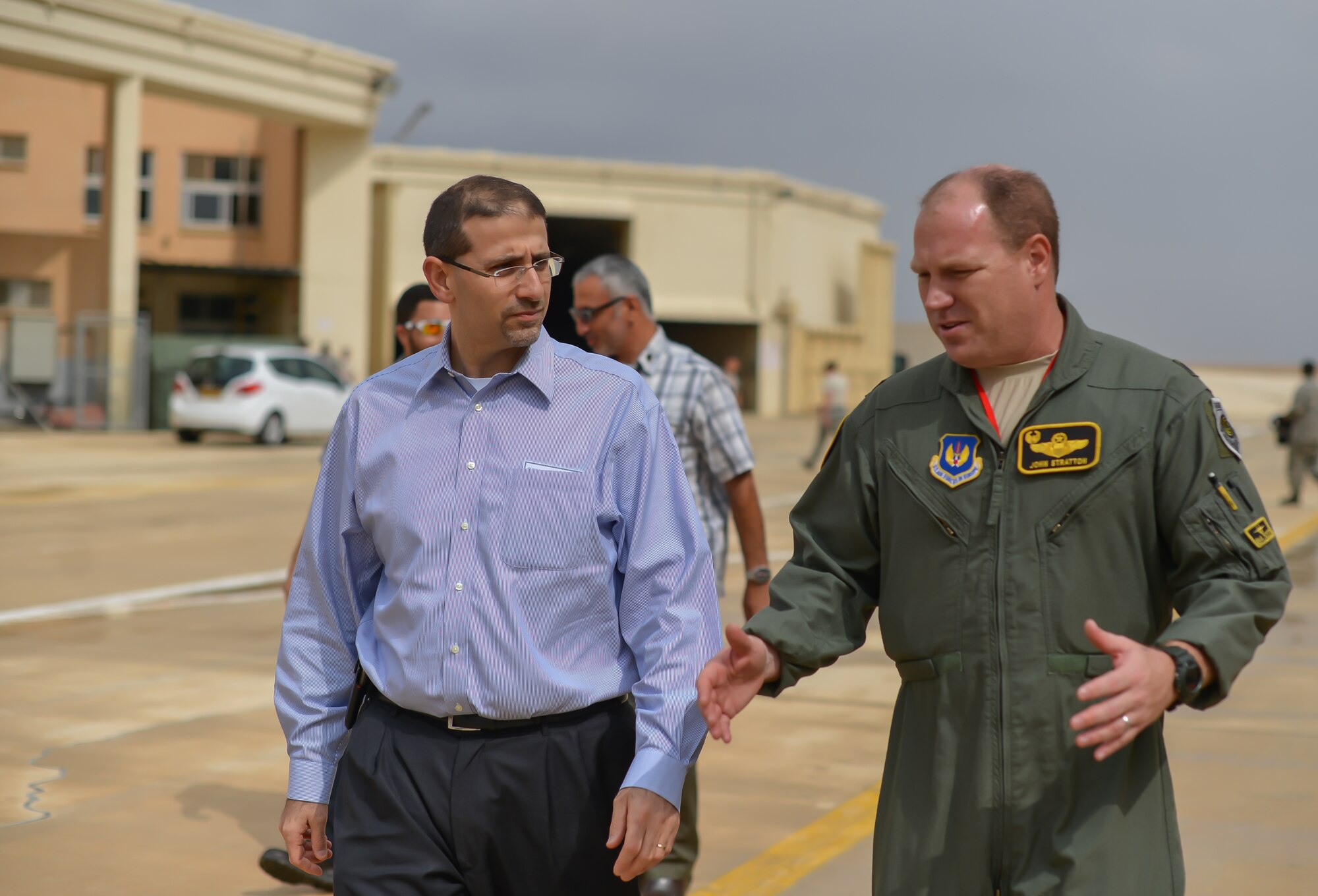 U.S. Ambassador to Israel, Daniel Shapiro, meets with Lt. Col. John
Stratton, 493rd Fighter Squadron commander, at Uvda Air Force Base, Israel,
Oct. 26, 2015. Ambassador Shapiro visited U.S. participants in the Israeli
air force's Blue Flag exercise, which provides an opportunity for the IAF to
train with their allies and strengthen bonds between partner nations. (U.S.
Air Force photo by 2nd Lieutenant Kellie Rizer/Released)
