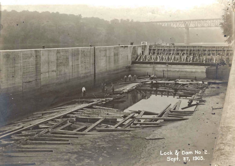 Meeker Lock and Dam under construction Sept. 27, 1905.