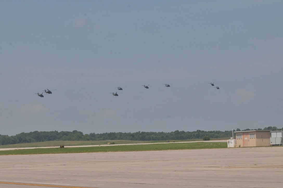 The 8-229th AHB "Flying Tigers" conduct air assault operations from Godman Army Airfield on Fort Knox, July 28. (U.S. Army Photo by Capt. Matthew Roman, 11th Theater Aviation Command Public Affairs Officer)