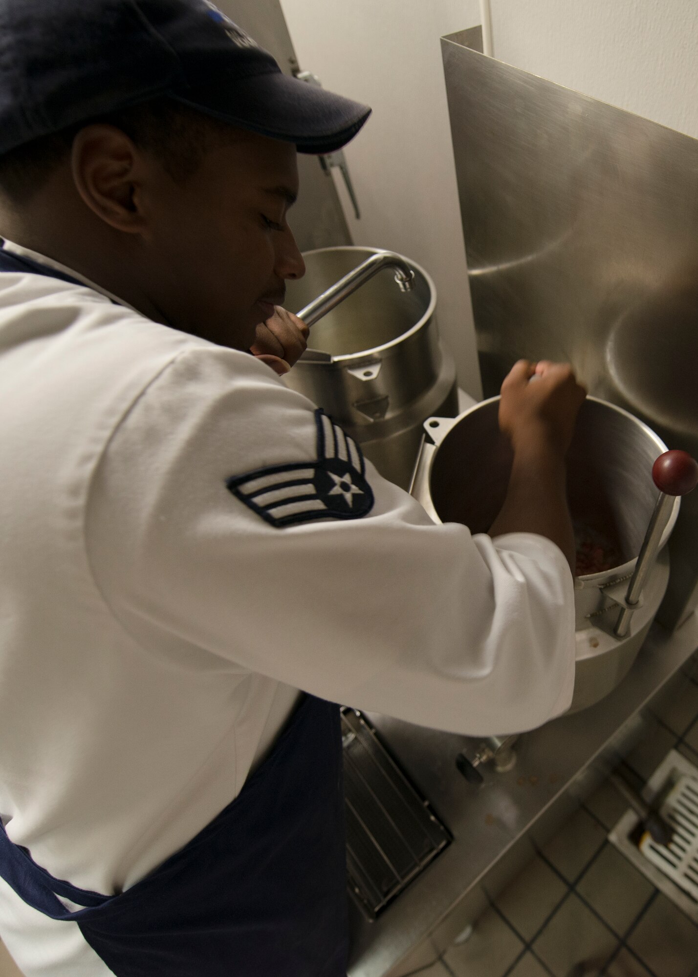 U.S. Air Force Senior Airman Damian Jefferson, 633rd Force Support Squadron services journeyman, prepares ground beef for ‘sloppy joes’ in the Raptor Café at Langley Air Force Base, Va., Oct. 30, 2015. Jefferson has worked at the flight line kitchen for a year and a half. (U.S. Air Force photo by Staff Sgt. John D. Strong II/Released)
