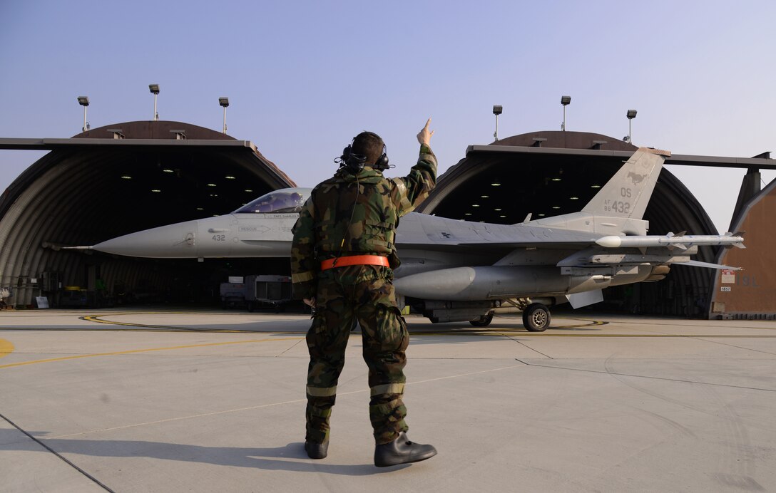 Senior Airman Matthew Self, 36th Aircraft Maintenance Unit crew chief, bids farewell to a pilot inside an F-16 Fighting Falcon assigned to the 36th Fighter Squadron Nov. 4, 2015, at Osan Air Base, Republic of Korea. During Vigilant Ace 16, Airmen launch and recover aircraft during their 12-hour shifts. Vigilant Ace 16 is a large-scale exercise designed to enhance the interoperability of the U.S. and Republic of Korea Air Forces. (U.S. Air Force photo/Staff Sgt. Benjamin Sutton)