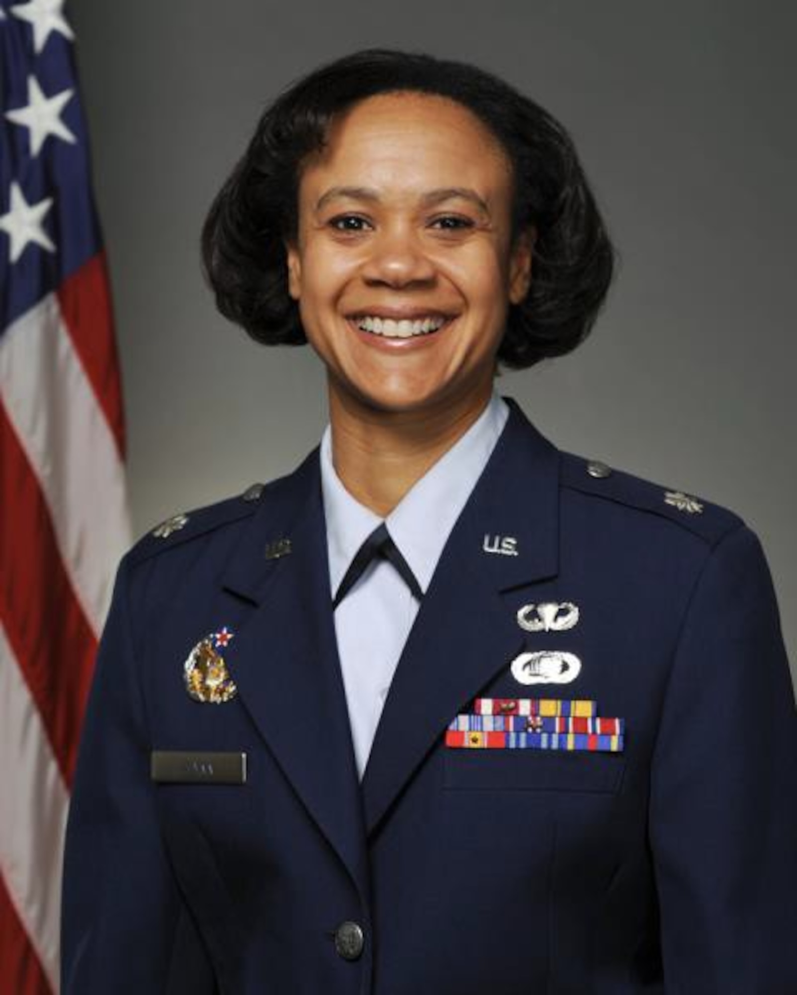 Lt. Col. Dion Flynn, Mobilization Assistant Program, Headquarters Readiness and Integration Organization, Detachment 7 – Operating Location Pentagon, Washington, D.C., was recently highlighted during the Raytheon-CBS Game Time Salute Initiative. (U.S. Air Force courtesy photo)