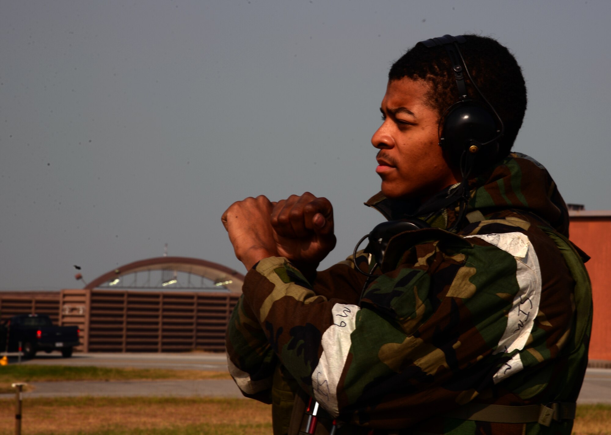Senior Airman Jordan Cotton, 36th Aircraft Maintenance Unit assistant dedicated crew chief, signals to an F-16 Fighting Falcon assigned to the 36th Fighter Squadron while post-flight inspections are performed Nov. 4, 2015, at Osan Air Base, Republic of Korea. Cotton is one of more than 16,000 personnel participating in Vigilant Ace 16. Vigilant Ace 16 is a large-scale exercise designed to enhance combat capabilities and interoperability of the U.S. and Republic of Korea Air Forces. (U.S. Air Force photo/Staff Sgt. Benjamin Sutton)